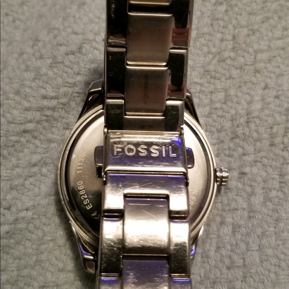 Women’s Fossil Watch - Picture 3 of 3